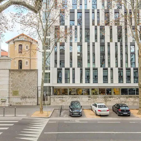 T2 Et Bien équipé, Perrache, Confluence